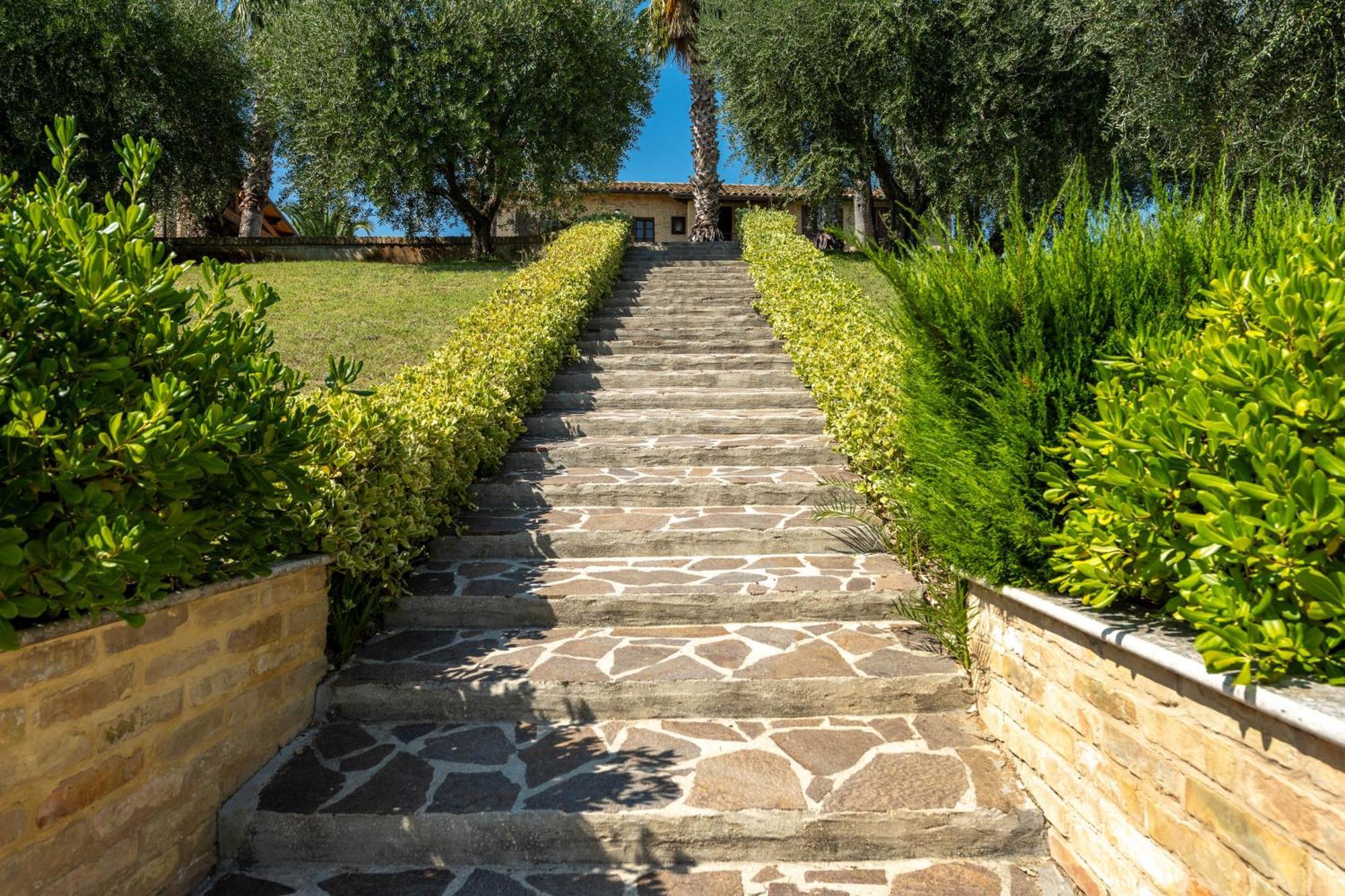 Villa Iulia - Vibra Controguerra Bagian luar foto