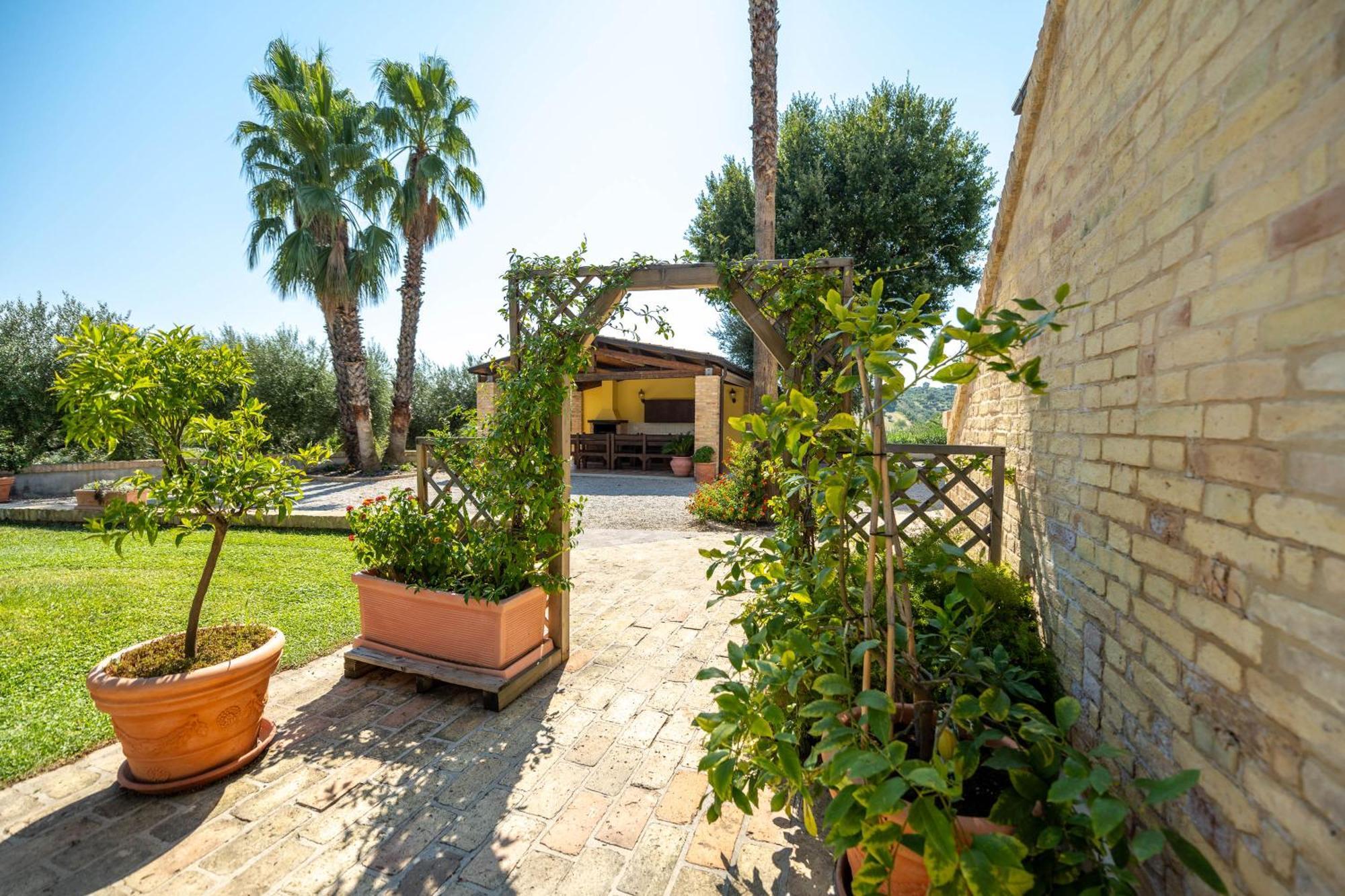 Villa Iulia - Vibra Controguerra Bagian luar foto